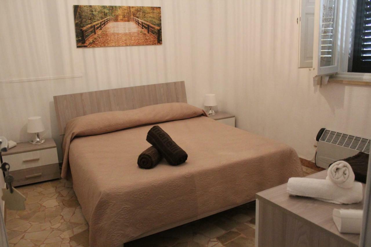 セルヴァ・ディ・ファザーノ Domus Relax Bed & Breakfast エクステリア 写真